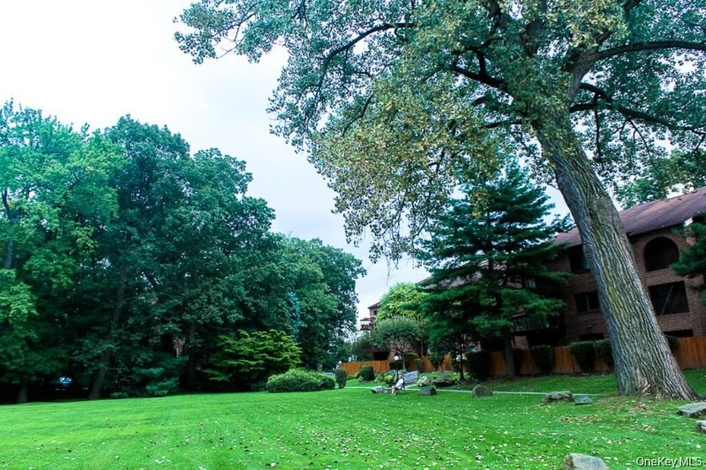 1374 Midland Avenue Unit: 402 thumbnail 13