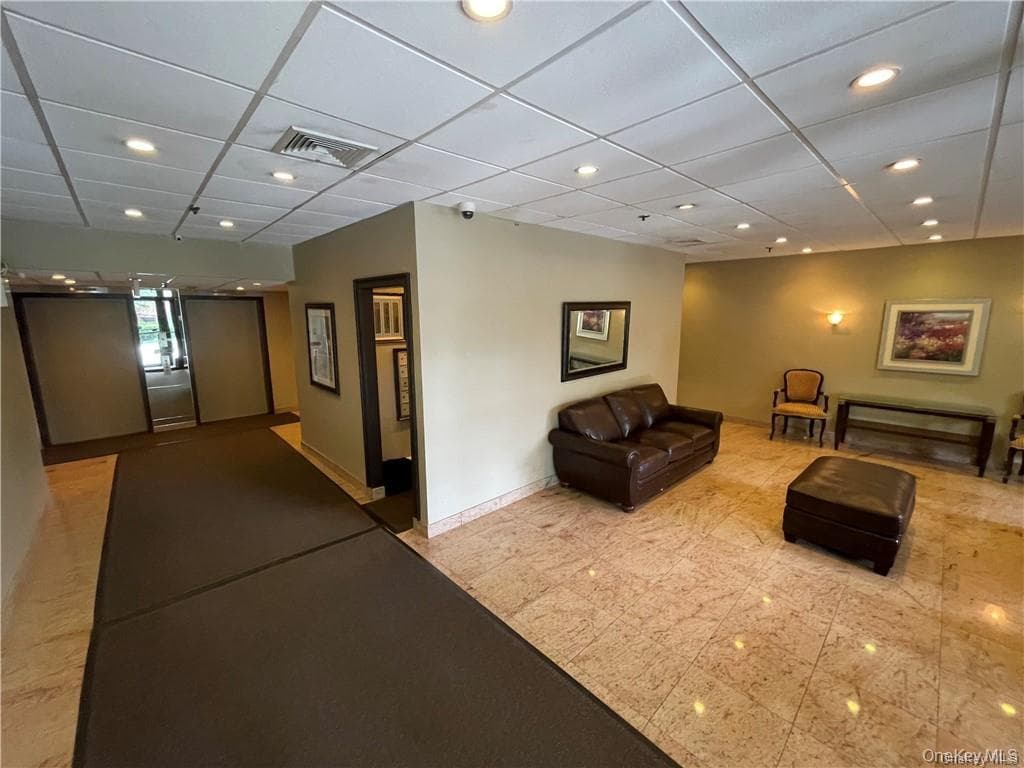 1374 Midland Avenue Unit: 402 thumbnail 3