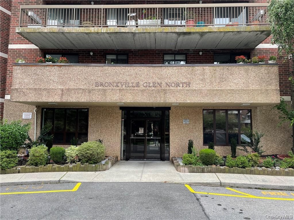 1374 Midland Avenue Unit: 402 thumbnail 2