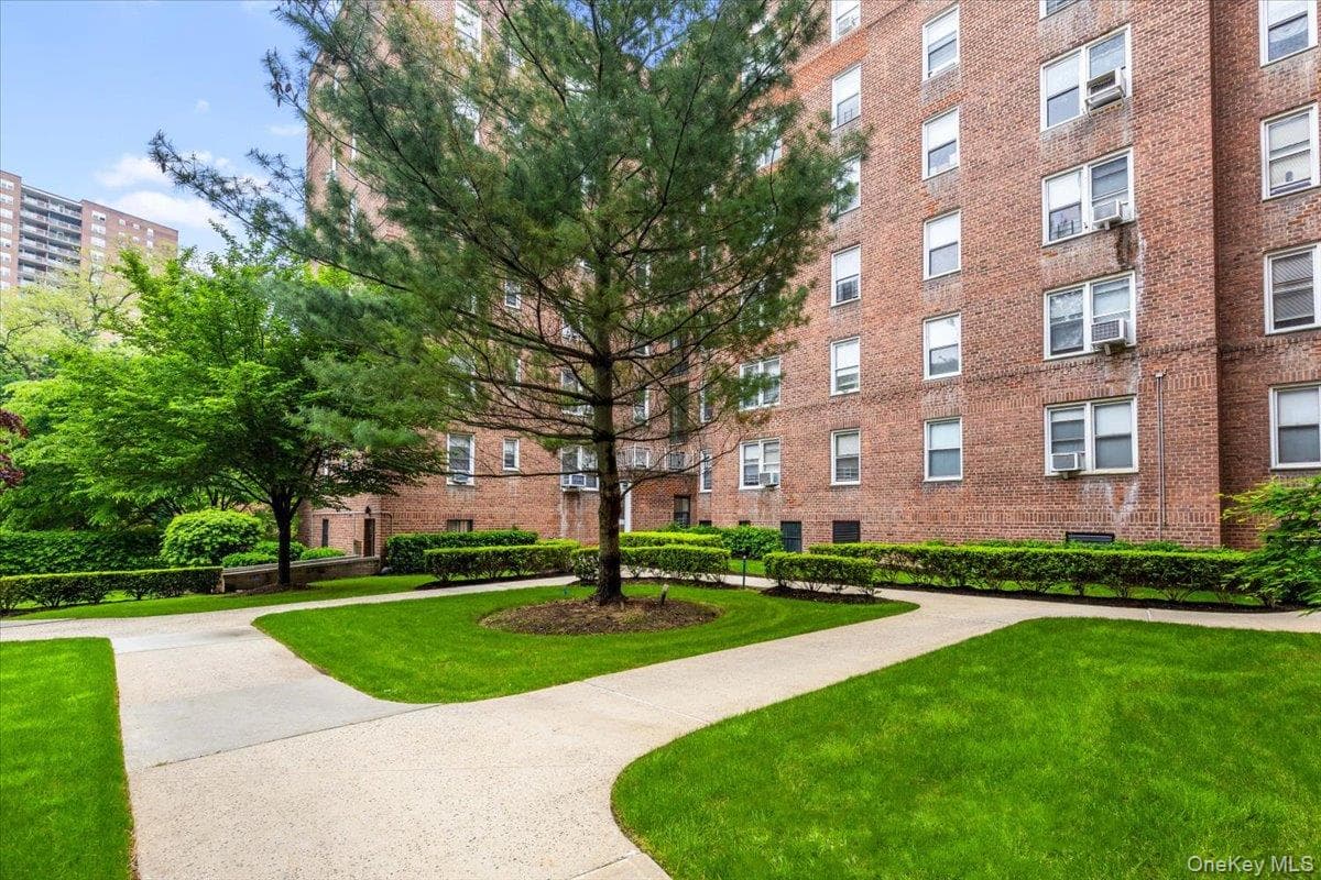 5650 Netherland Avenue Unit: 2E thumbnail 3