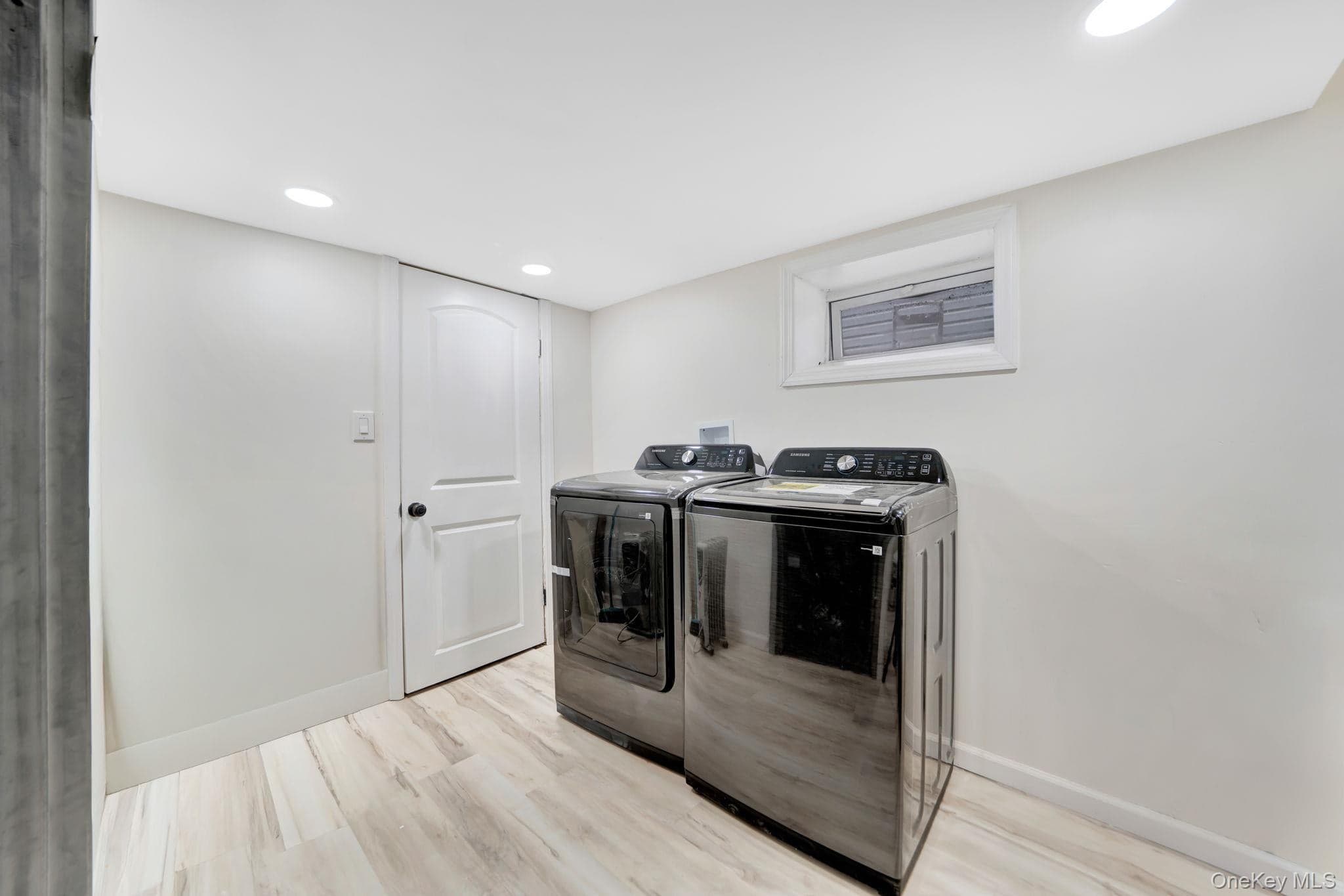 1852 E 34th Street thumbnail 27