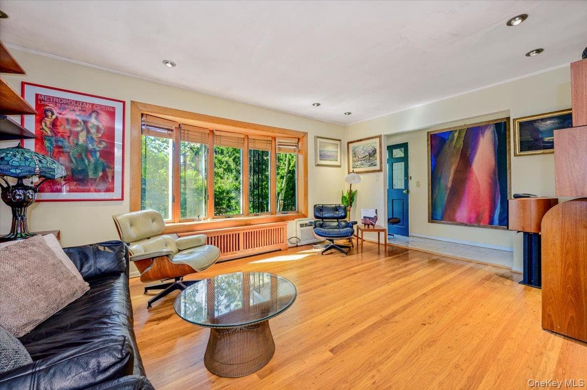 3855 Douglaston Parkway thumbnail 5