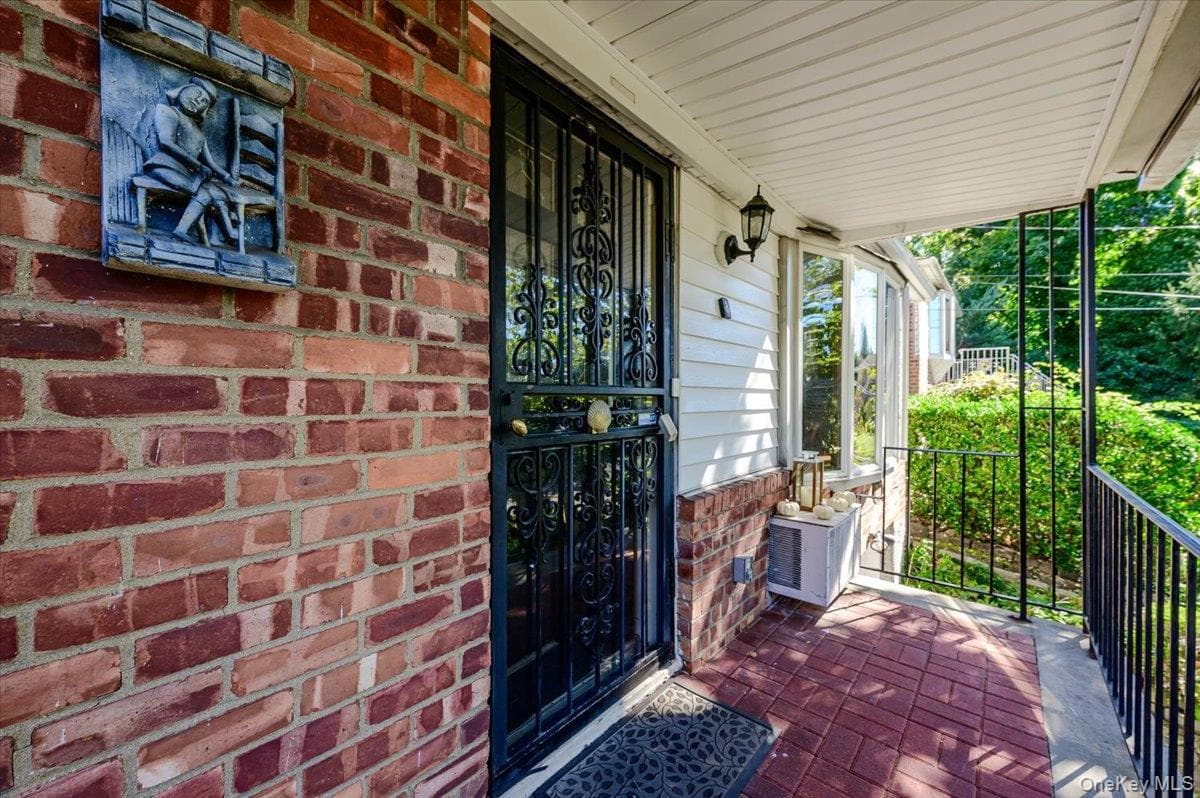 3855 Douglaston Parkway thumbnail 3