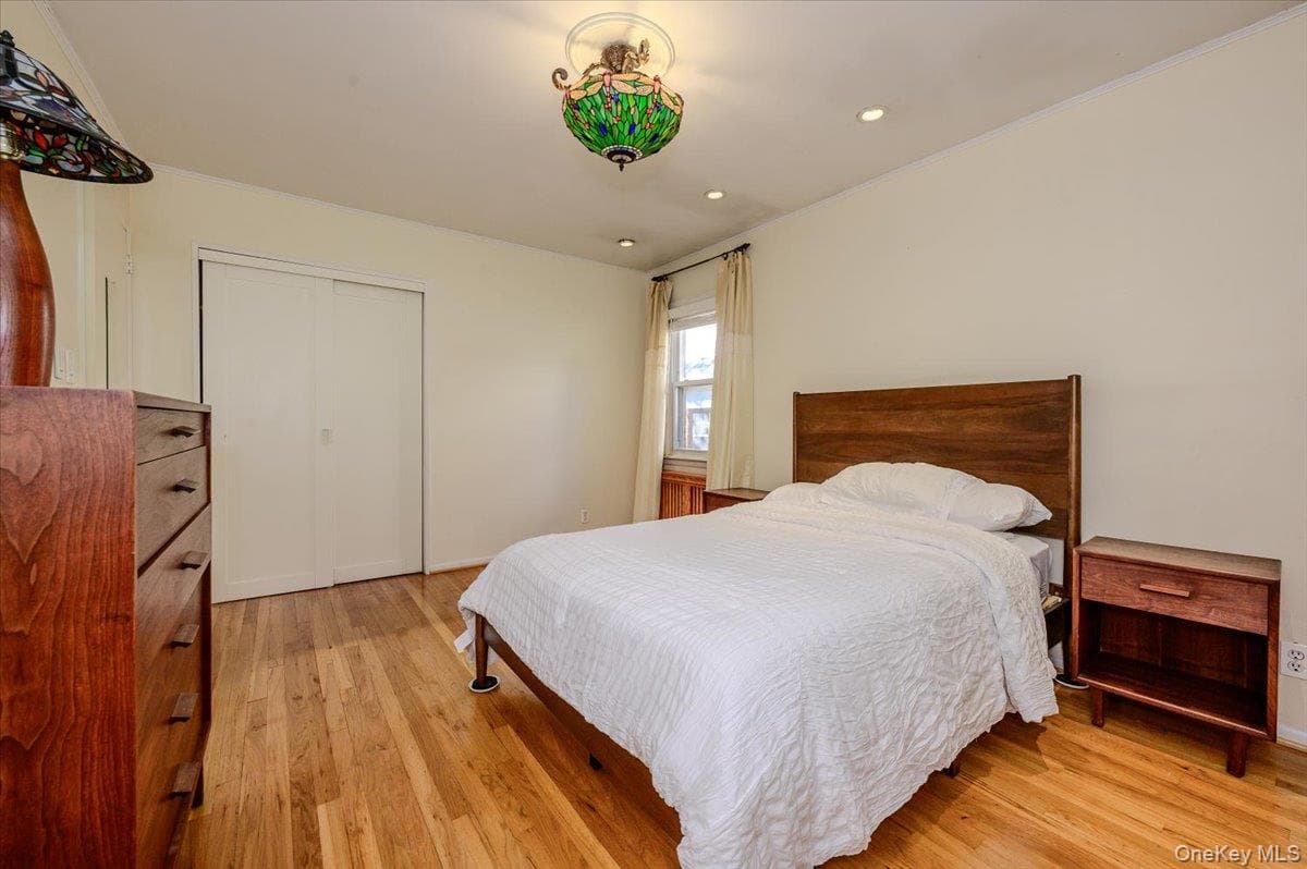 3855 Douglaston Parkway thumbnail 12
