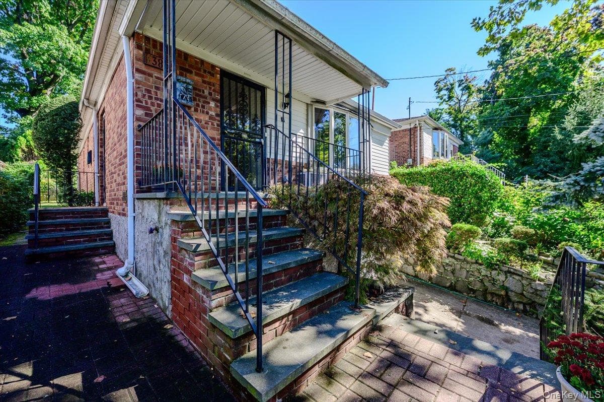 3855 Douglaston Parkway thumbnail 26