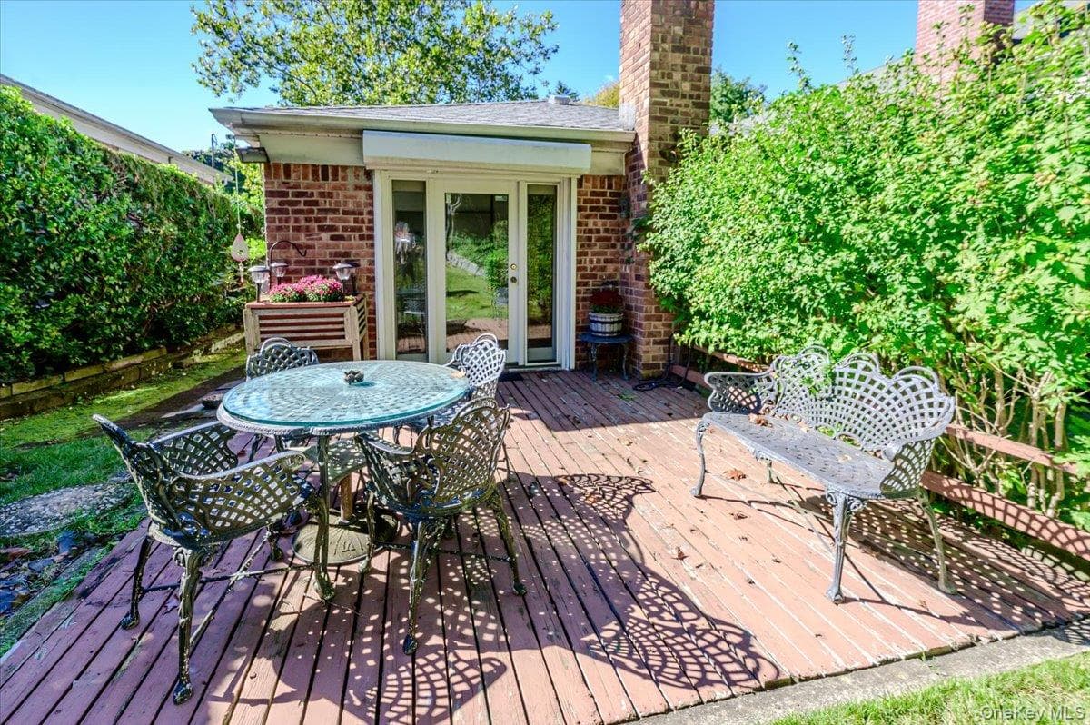 3855 Douglaston Parkway thumbnail 23