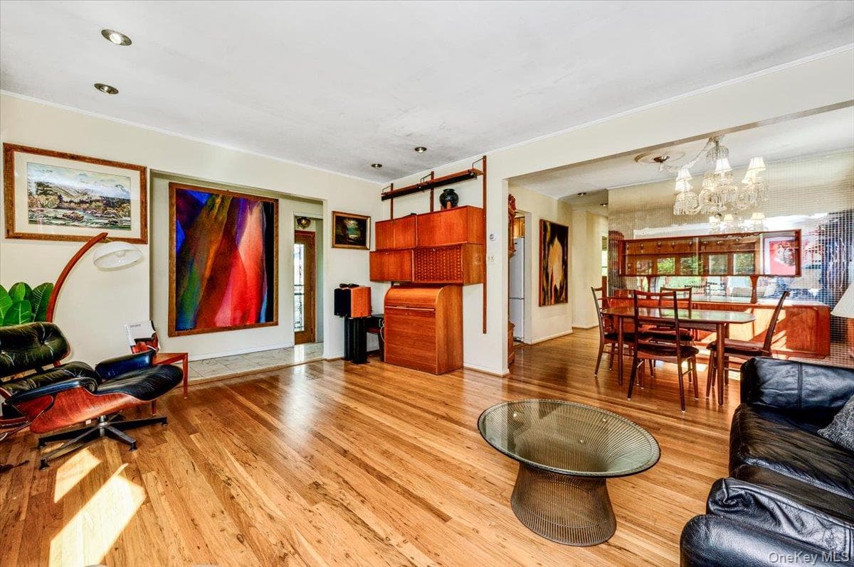 3855 Douglaston Parkway thumbnail 7