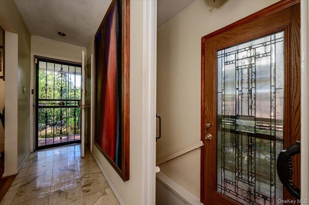3855 Douglaston Parkway thumbnail 4