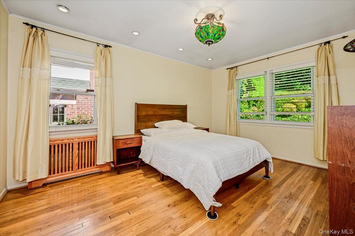 3855 Douglaston Parkway thumbnail 11