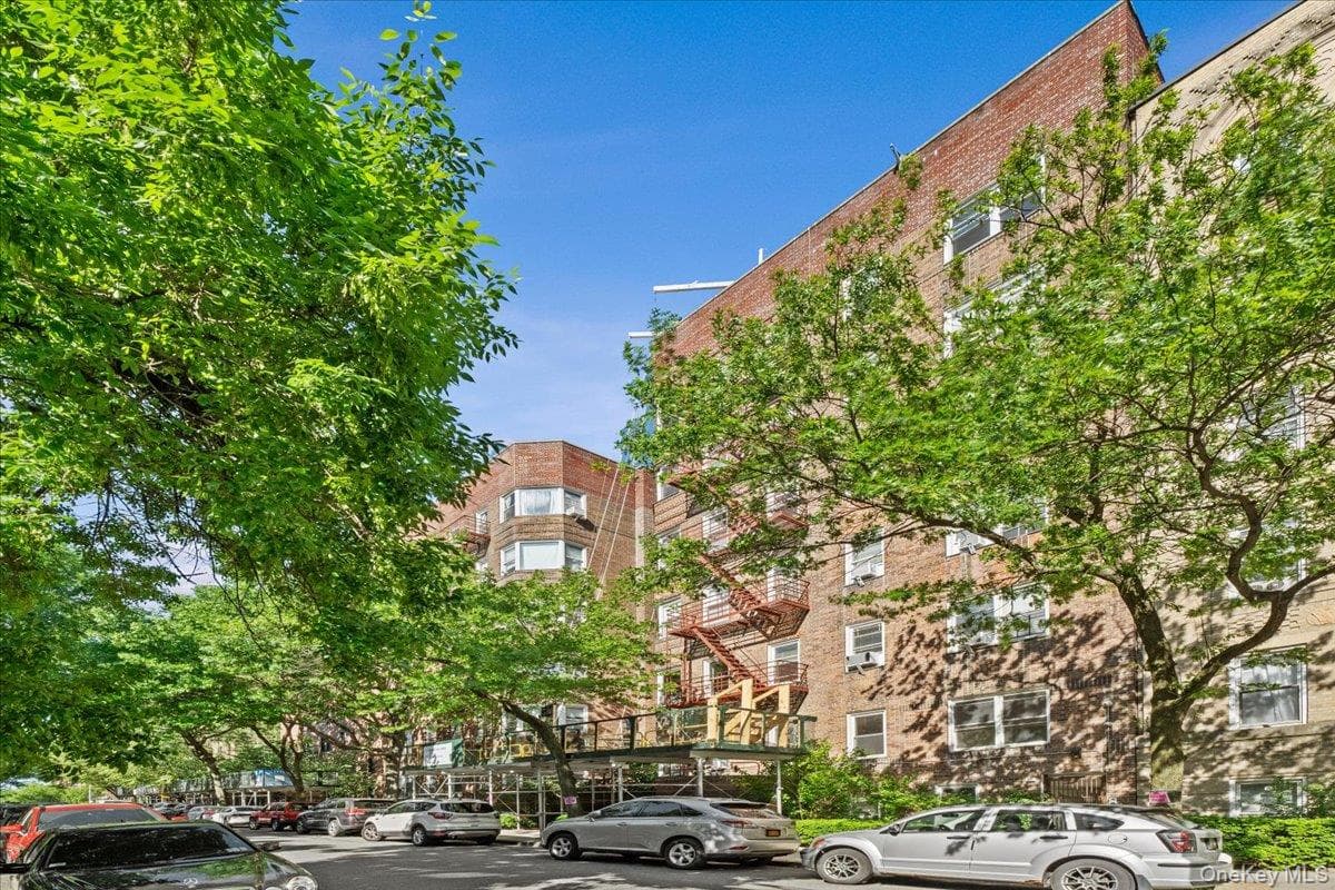 3810 Greystone Avenue Unit: 504, Bronx