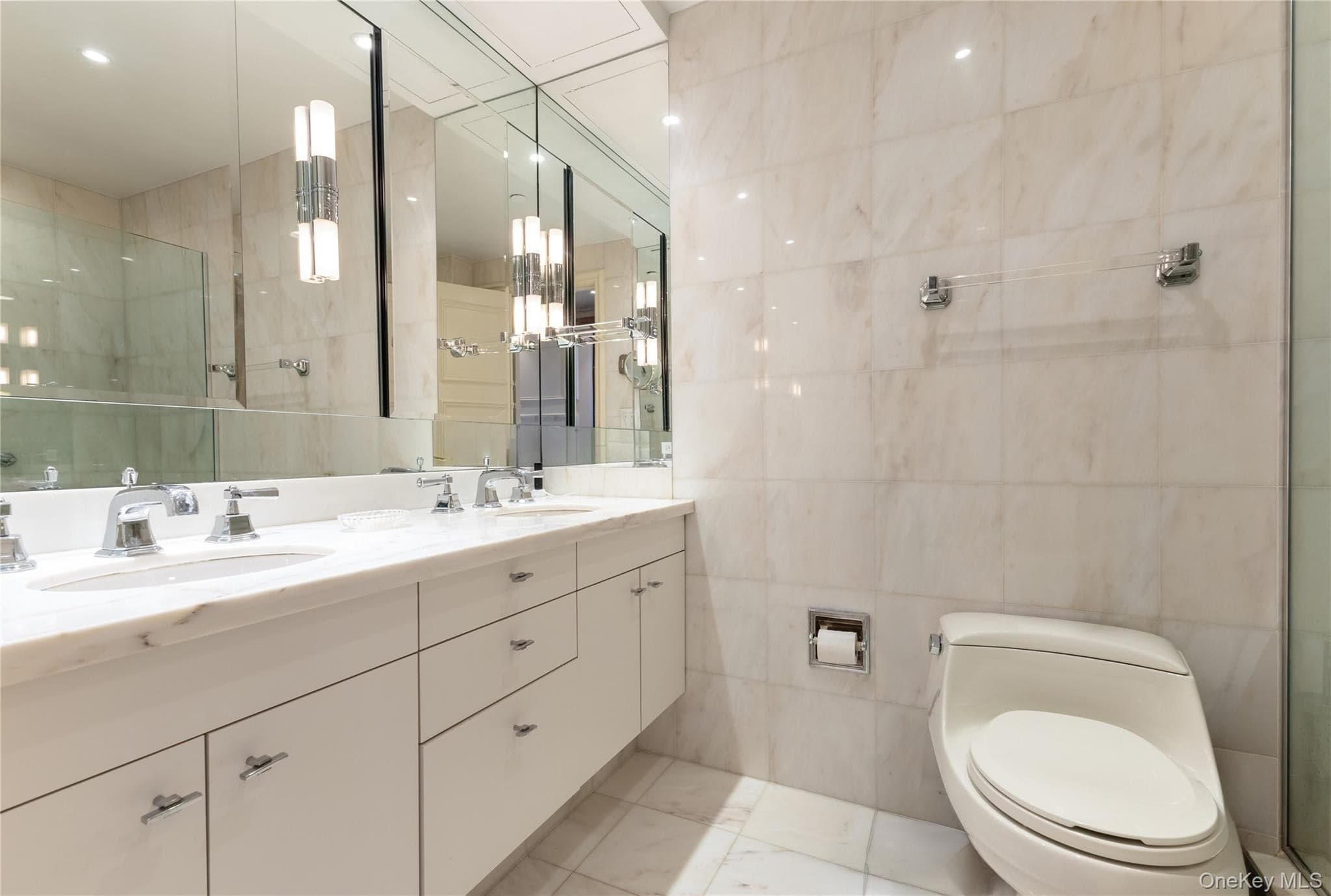 160 Central Park Unit: 1607 thumbnail 9