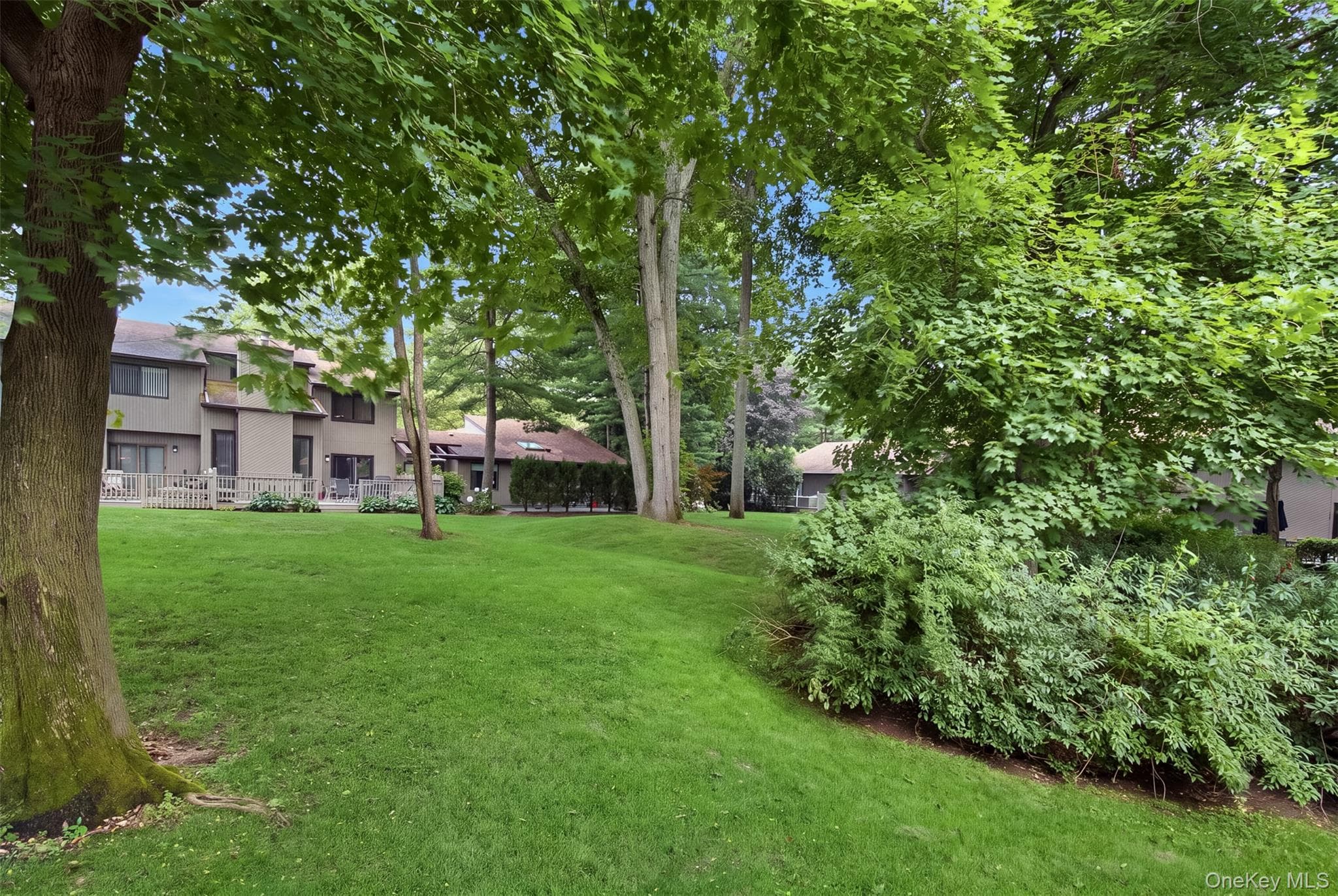 42 Country Club Drive thumbnail 39