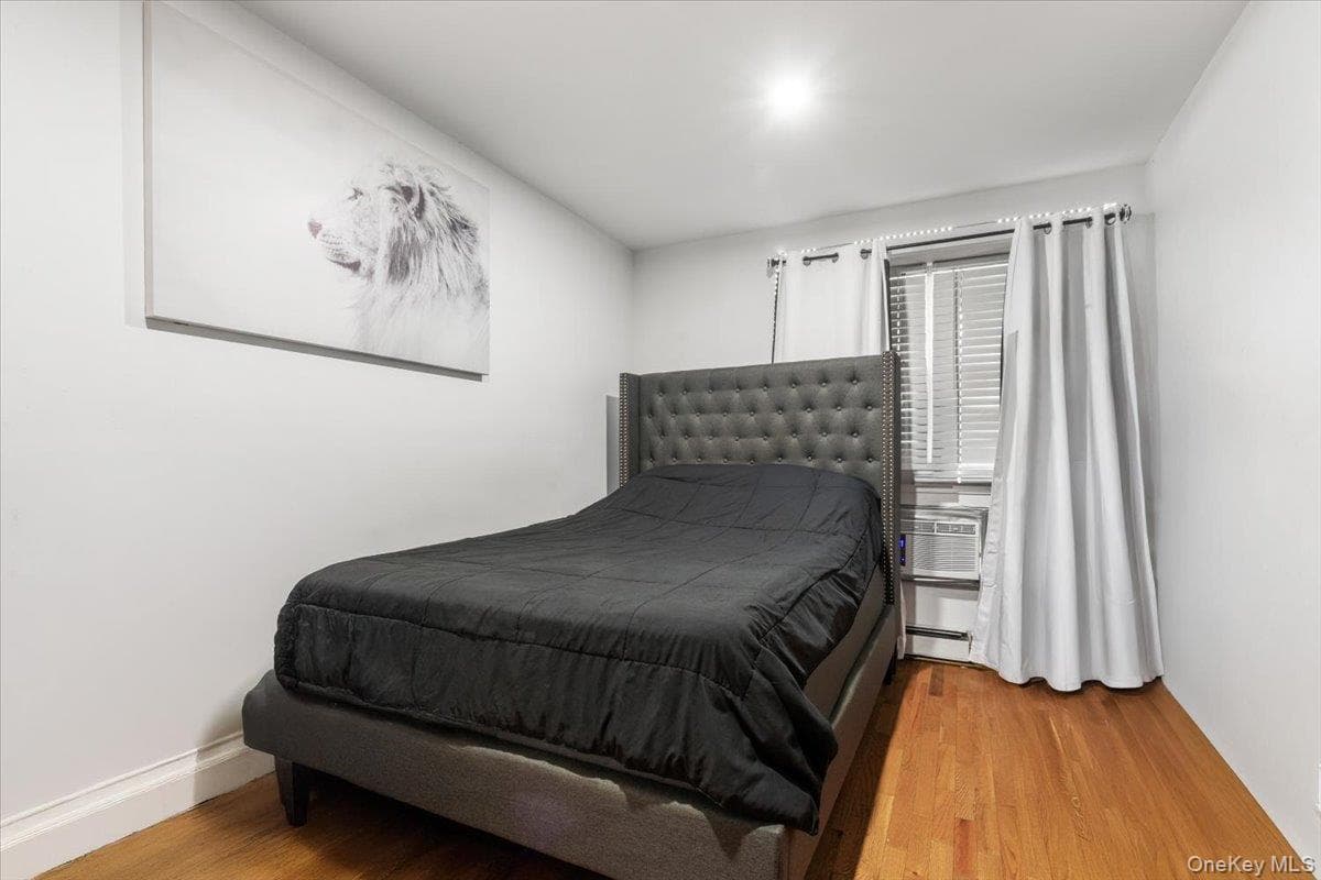 1054 Cauldwell Avenue thumbnail 9