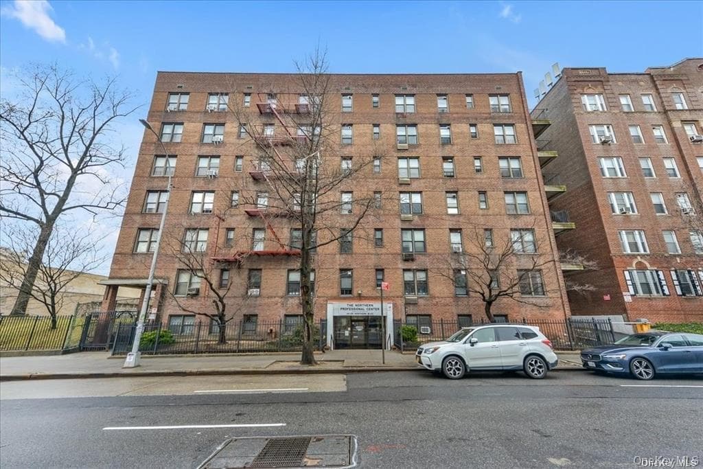141-05 Northern Boulevard Unit: C1-D1 thumbnail 2