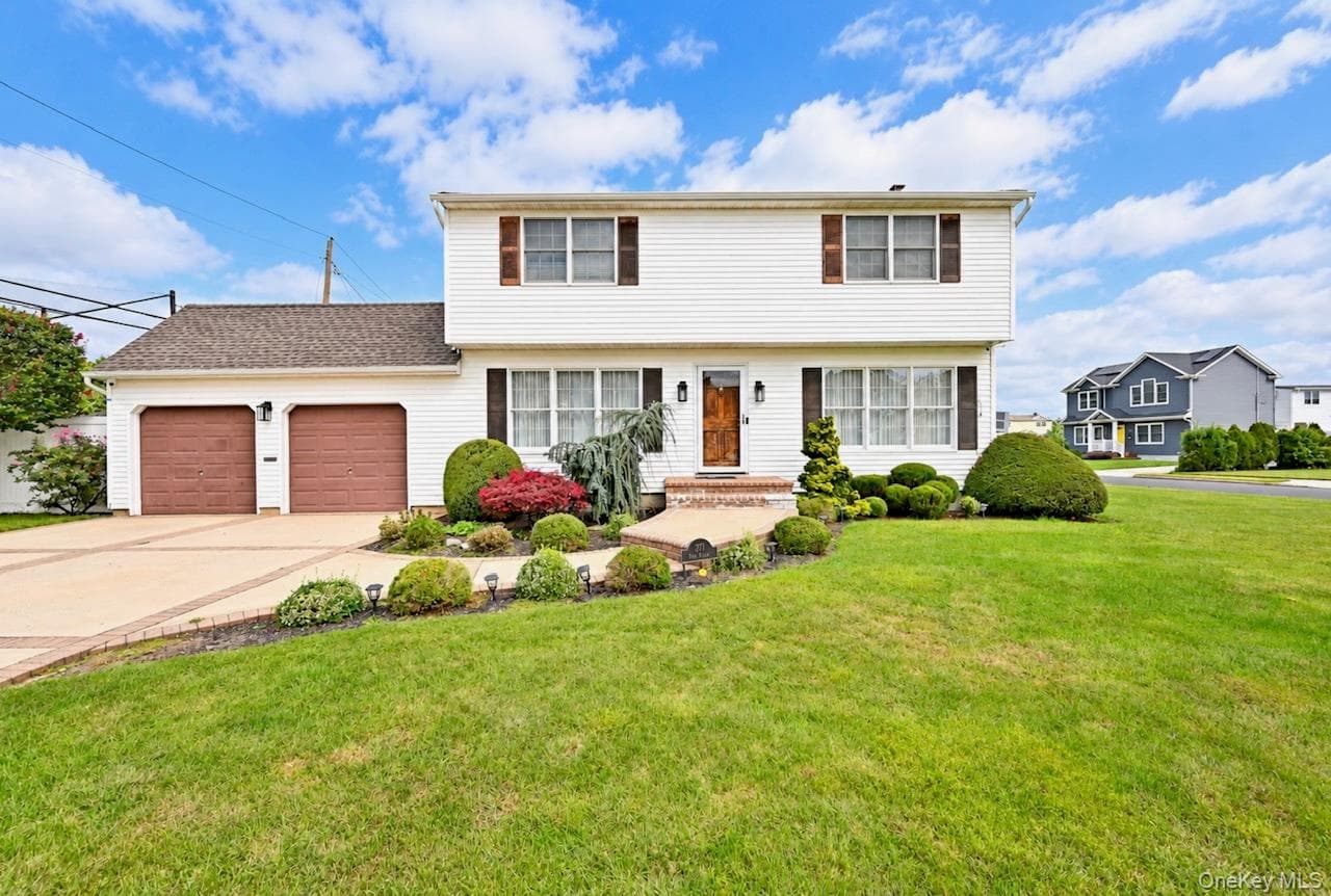 371 N Iowa Avenue, Massapequa
