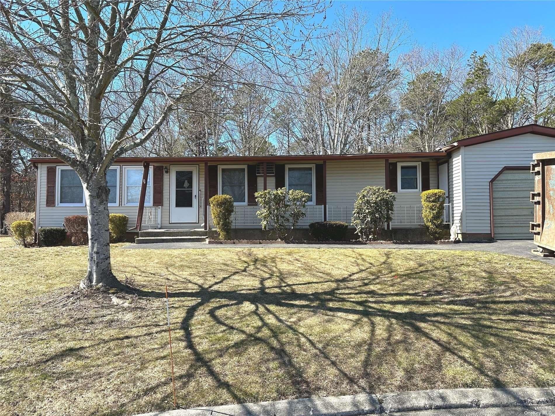 55 Village Circle Unit: 1, Manorville