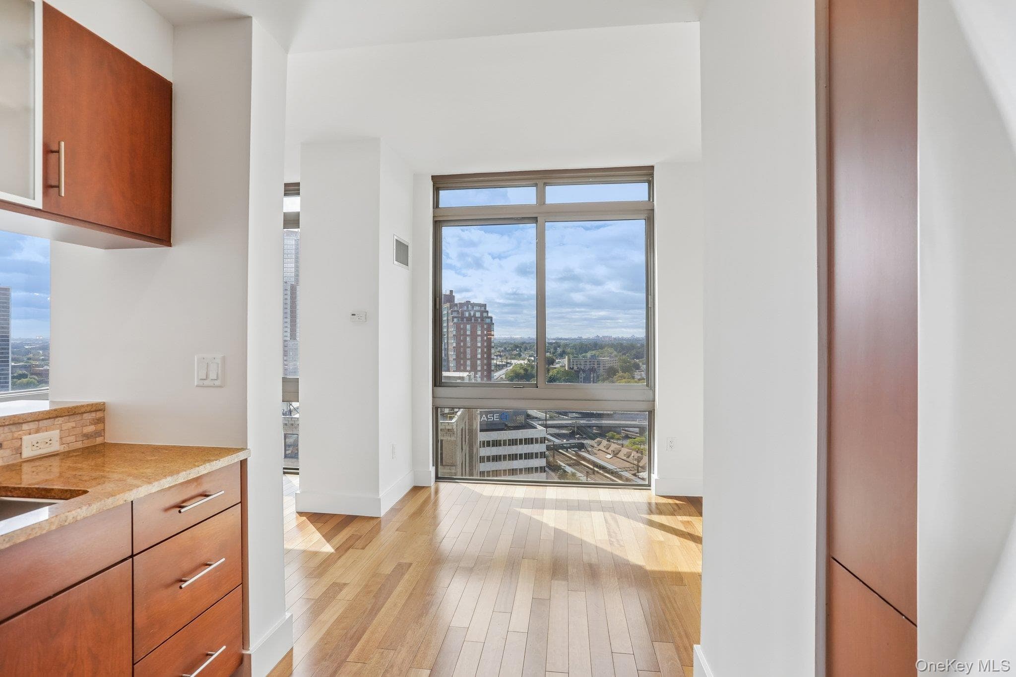 175 Huguenot Street Unit: 2006 thumbnail 14
