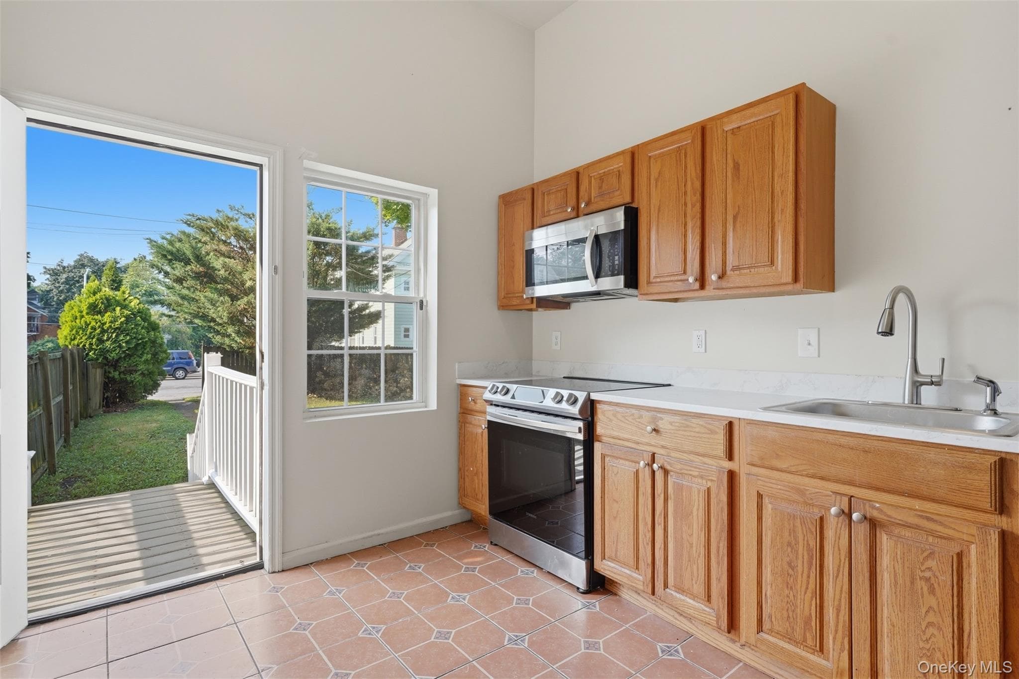 10 Eastman Terrace thumbnail 15