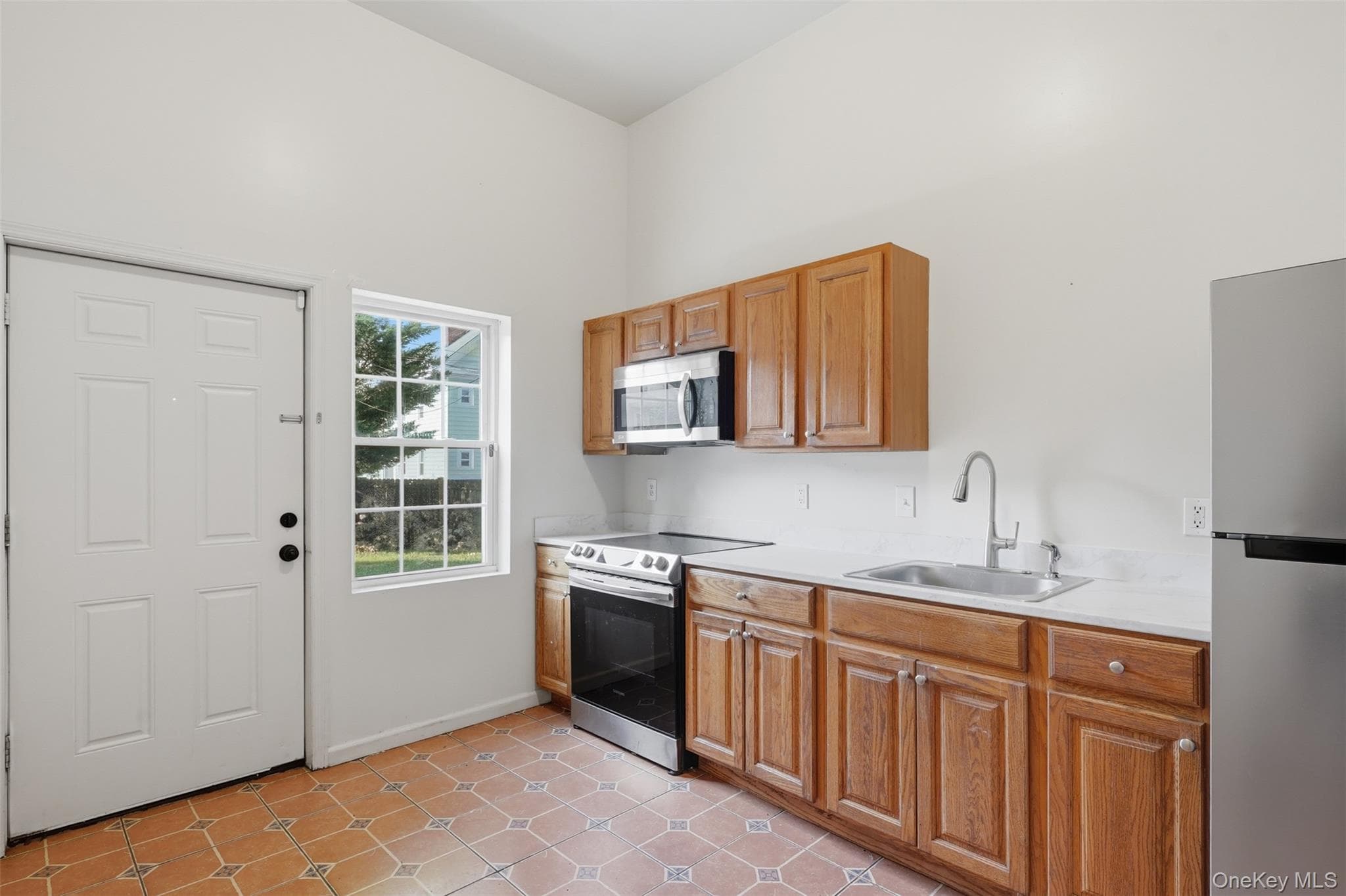 10 Eastman Terrace thumbnail 12