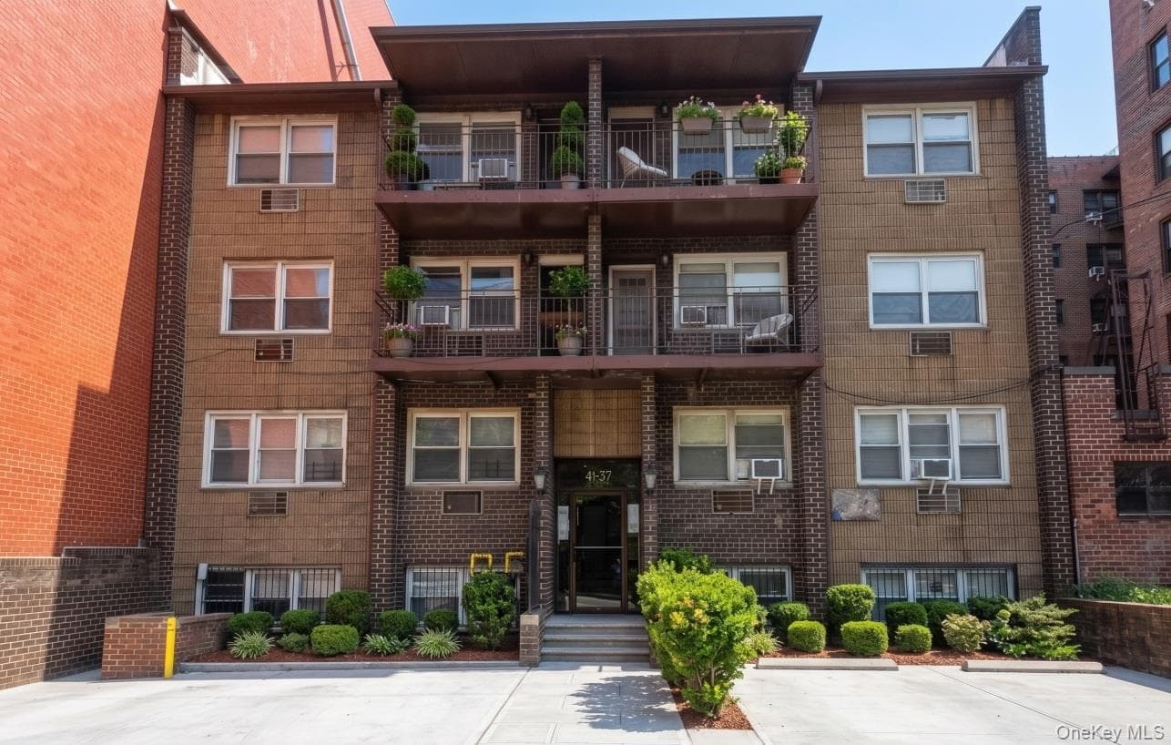 41-37 Parsons Boulevard, Flushing