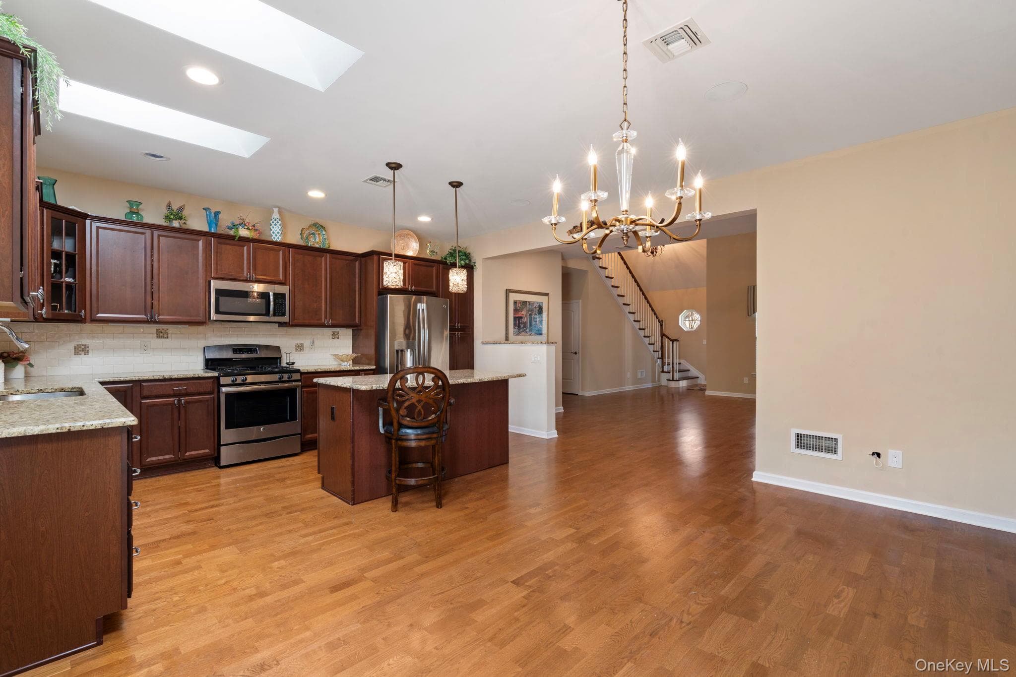 156 Stoneleigh Drive thumbnail 8