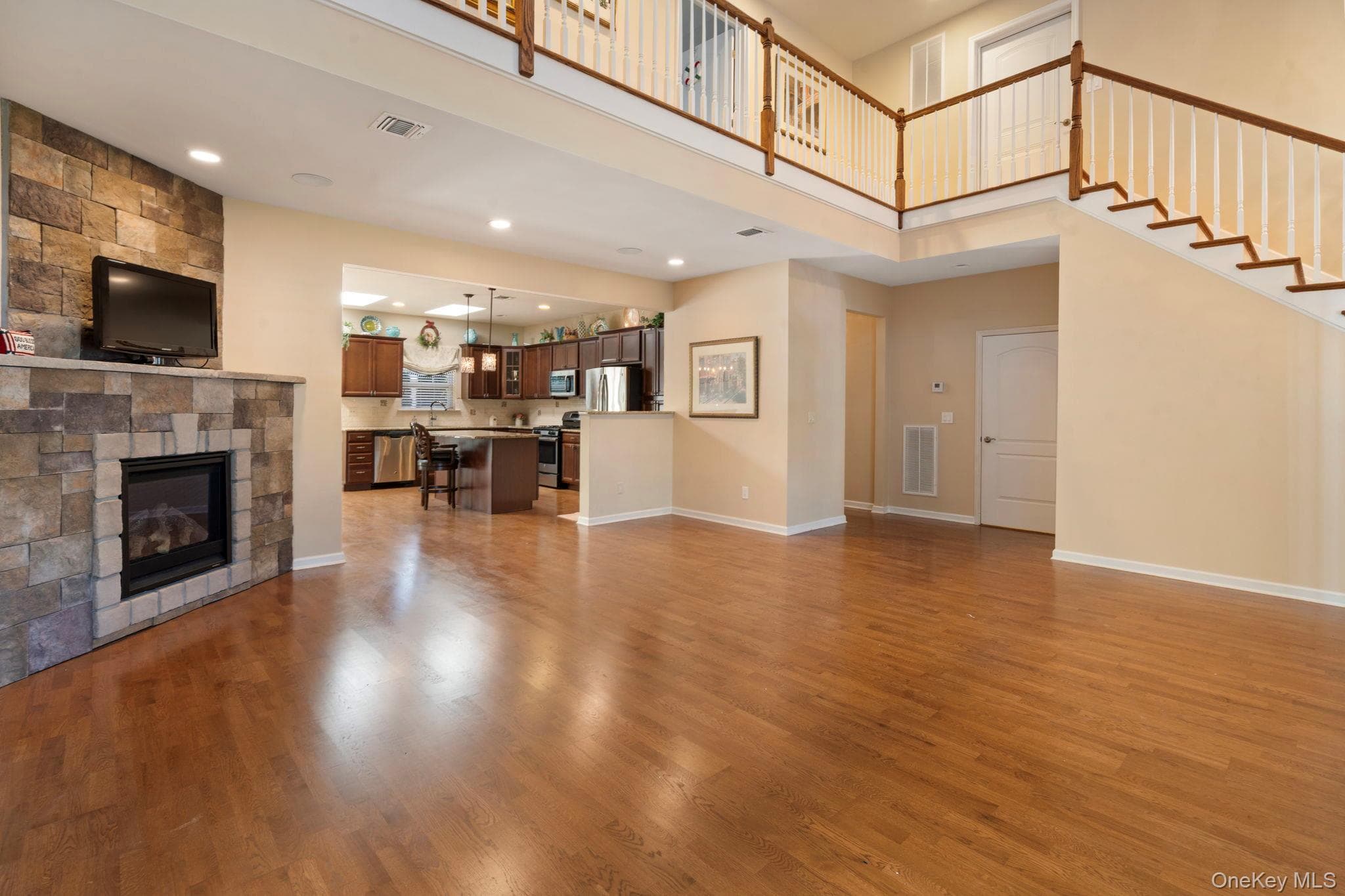 156 Stoneleigh Drive thumbnail 4