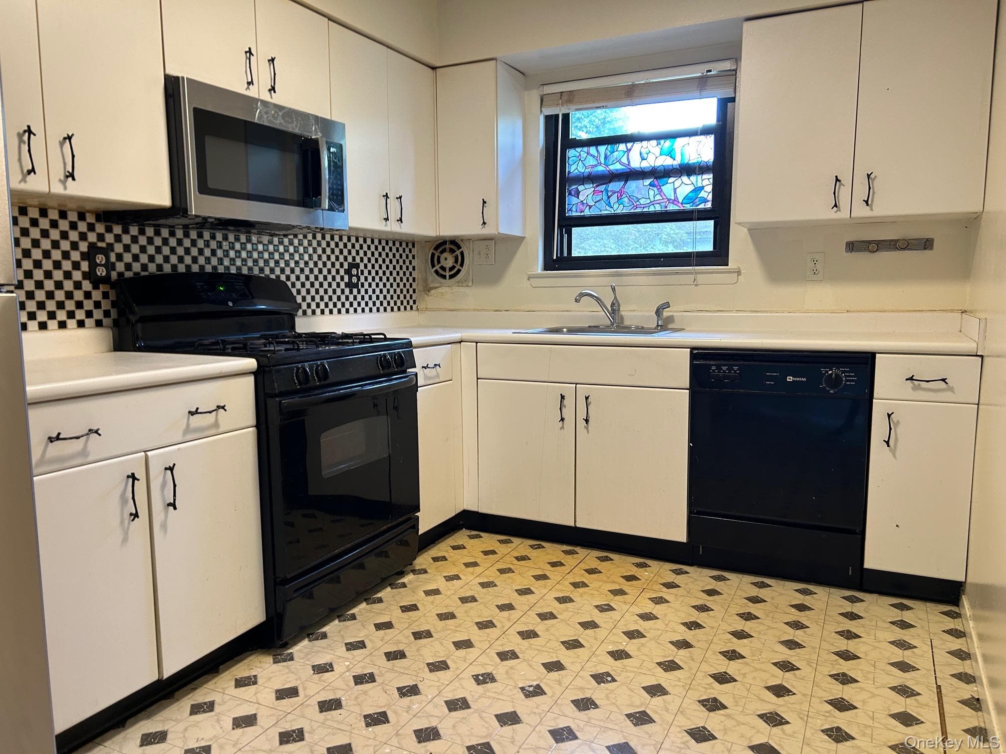 220 Sneden Place Unit: 220 thumbnail 3