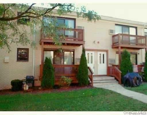 220 Sneden Place Unit: 220, Spring Valley