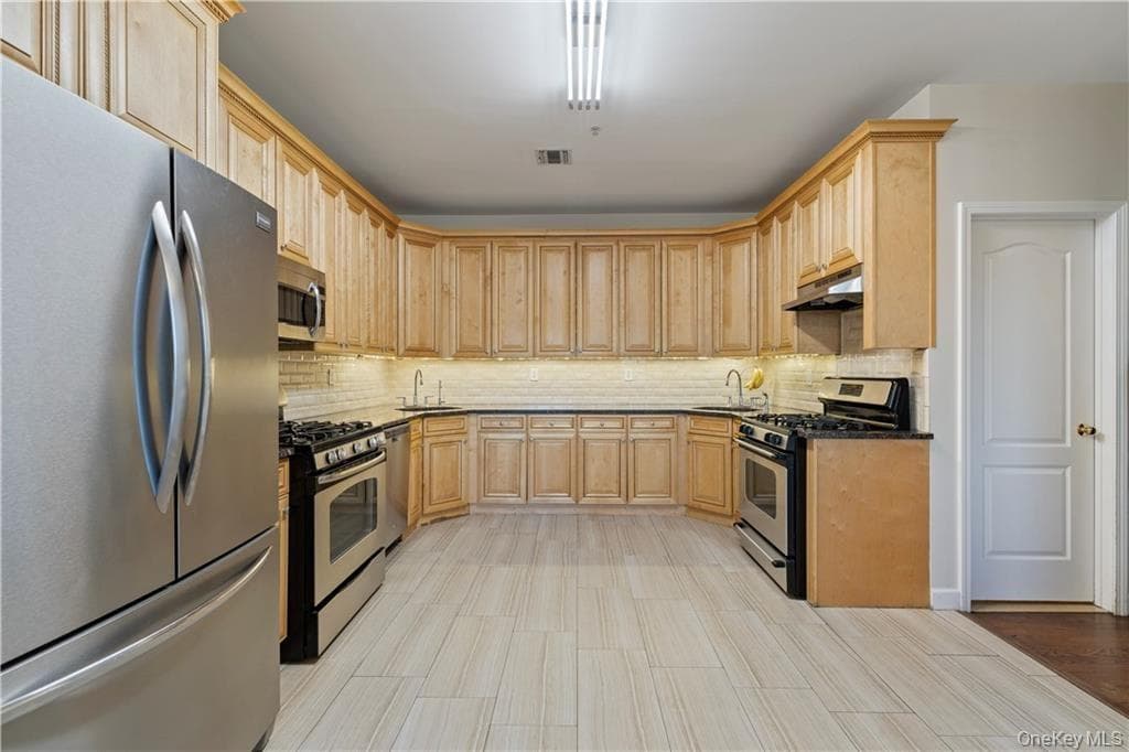3307 Parkview Drive thumbnail 12