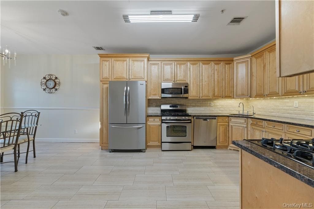 3307 Parkview Drive thumbnail 11