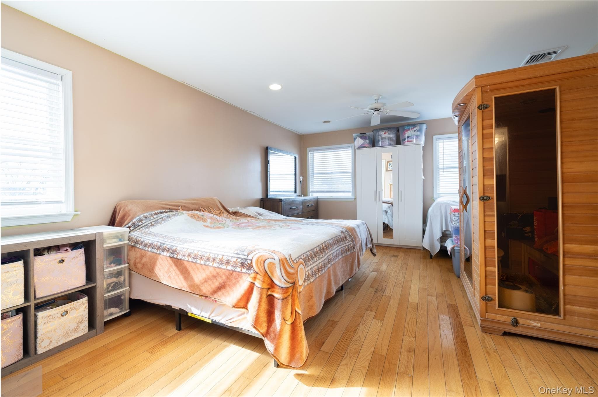 458 E Pine Street thumbnail 18