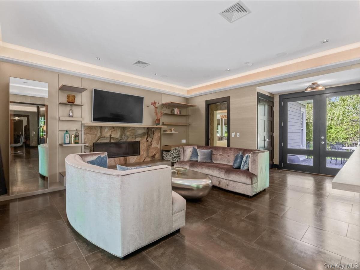 16 The Loch thumbnail 17