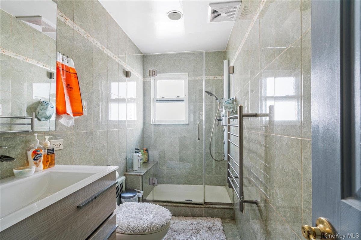 1720 E 37th Street thumbnail 16