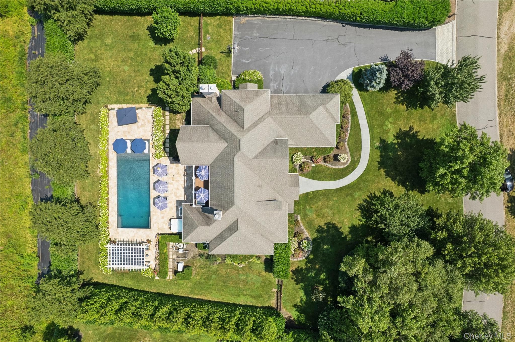 2675 Laurel Trail thumbnail 3