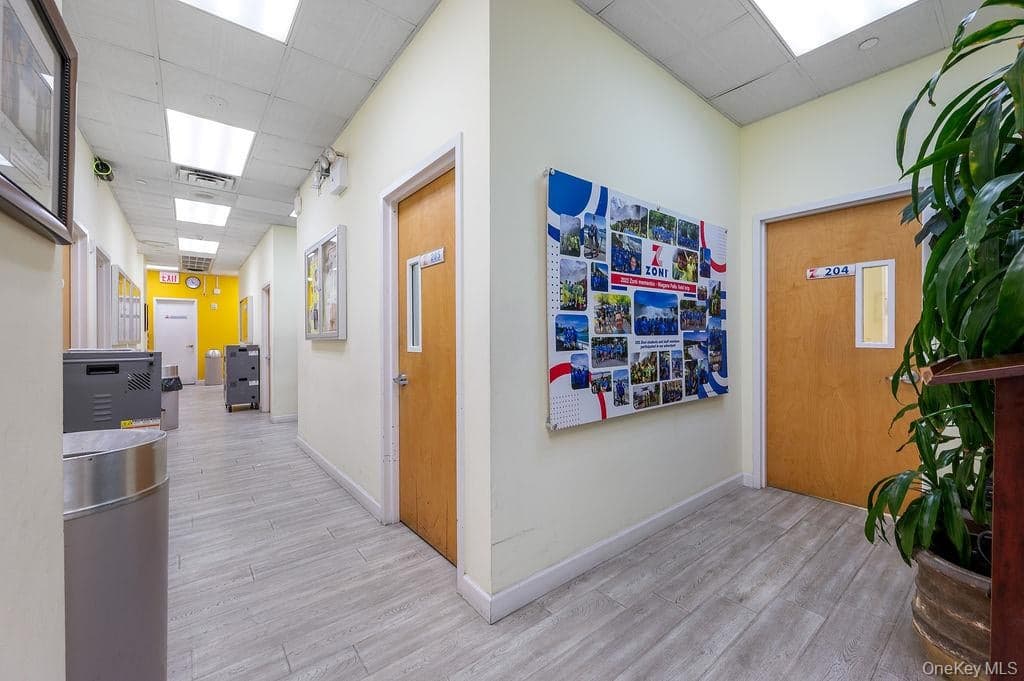 7814 Roosevelt Avenue Unit: A thumbnail 12