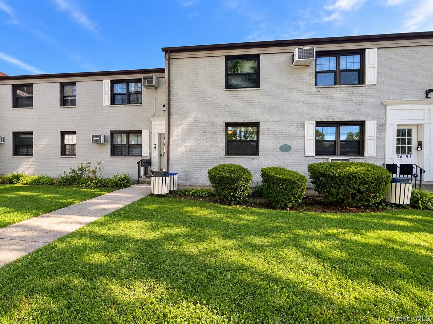 136-51 Jewel Ave Ave Unit: A thumbnail 3