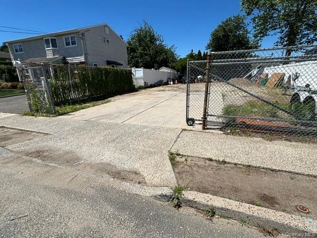 623 Stewart Avenue thumbnail 3
