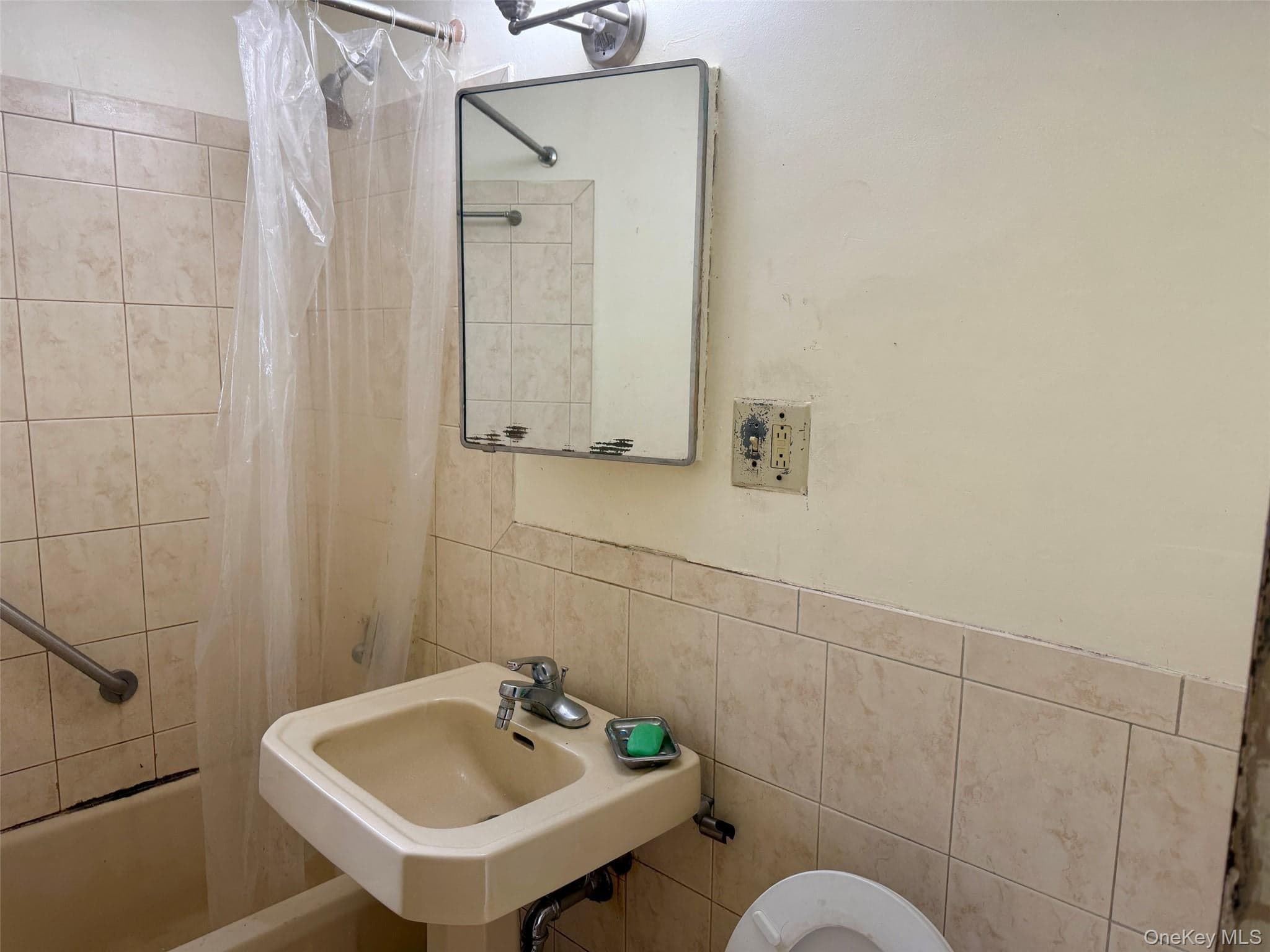 2049 Mcgraw Avenue Unit: 6H thumbnail 3