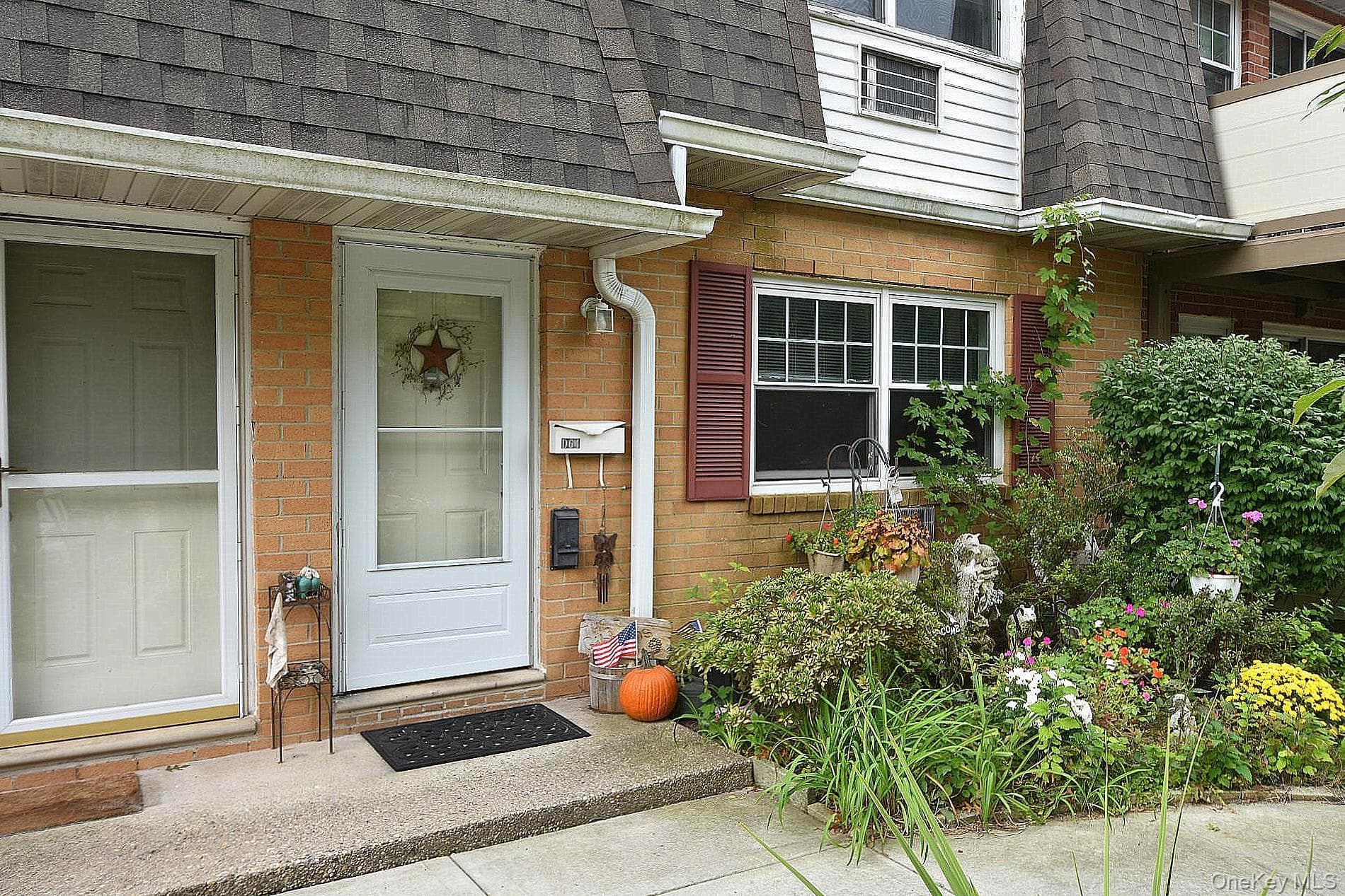 11 Glen Hollow Drive Unit: D-64 thumbnail 3