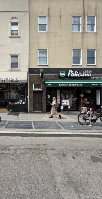 941 Manhattan Avenue thumbnail 2