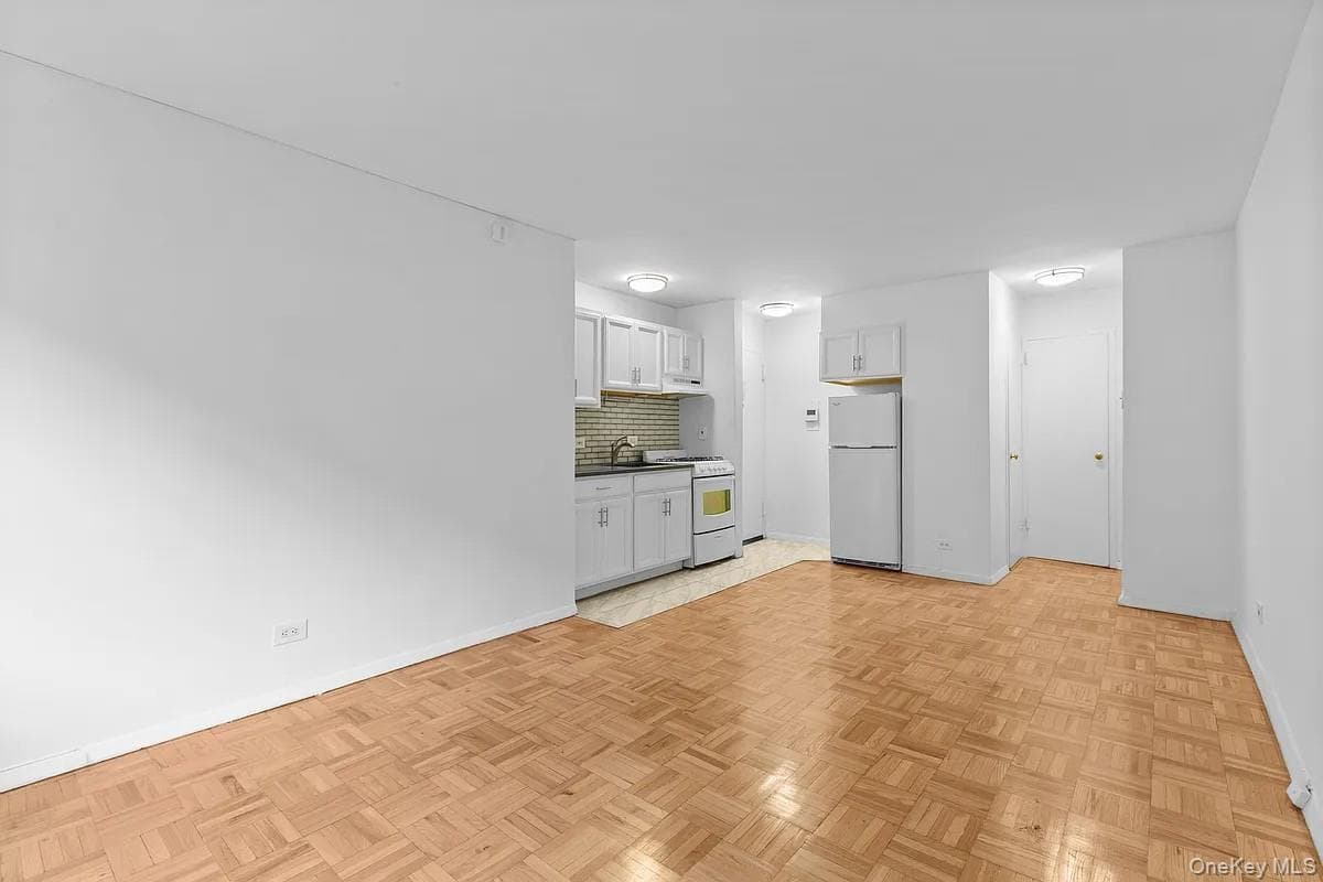 110 E 36th Street Unit: 1E thumbnail 5