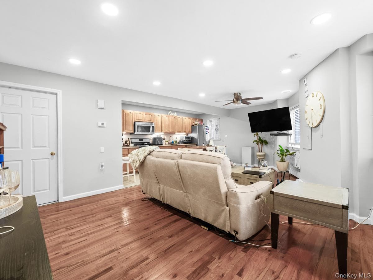 360 E 167th Street thumbnail 3