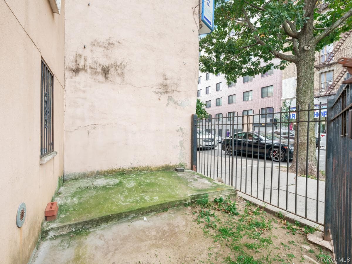 360 E 167th Street thumbnail 25