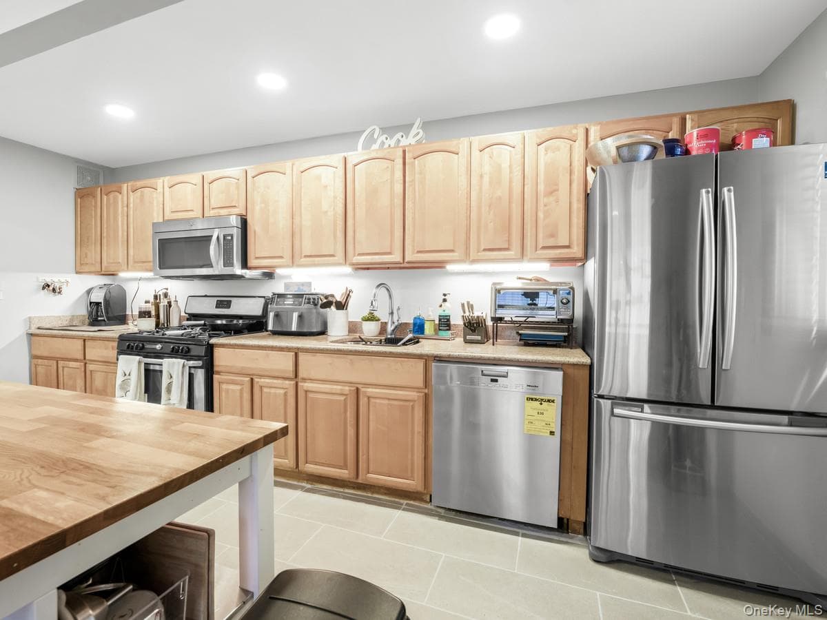 360 E 167th Street thumbnail 7