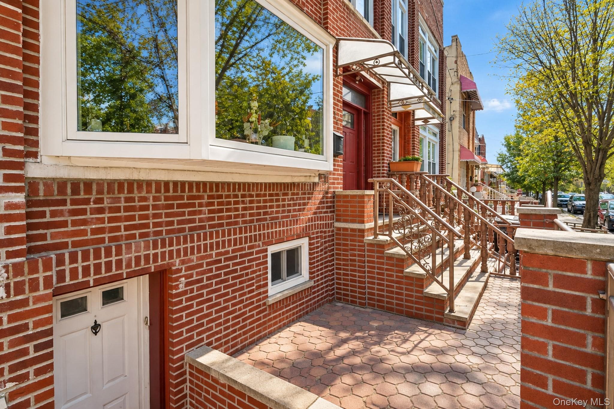 685 Essex Street thumbnail 4