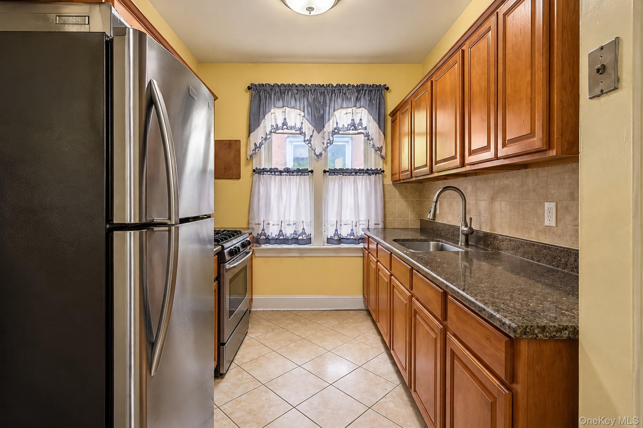 685 Essex Street thumbnail 9