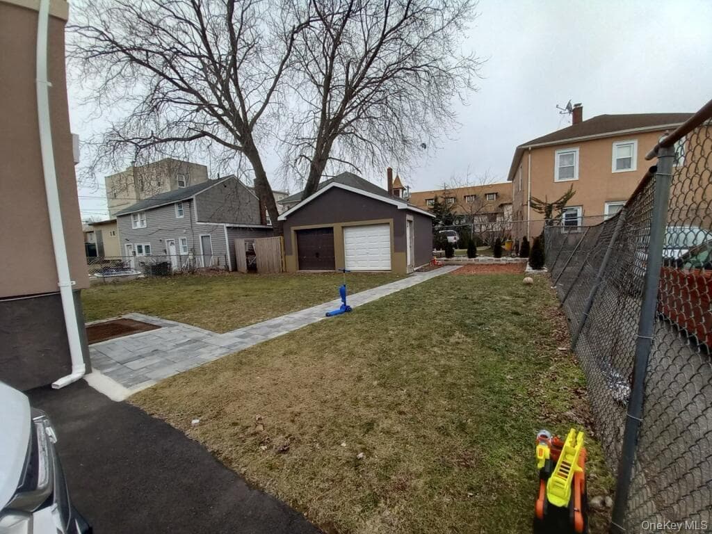 13 Clinton Avenue thumbnail 11