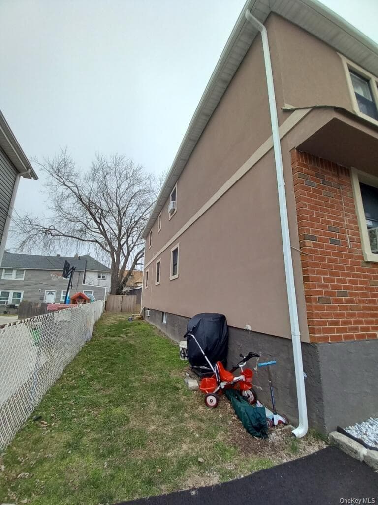 13 Clinton Avenue thumbnail 4
