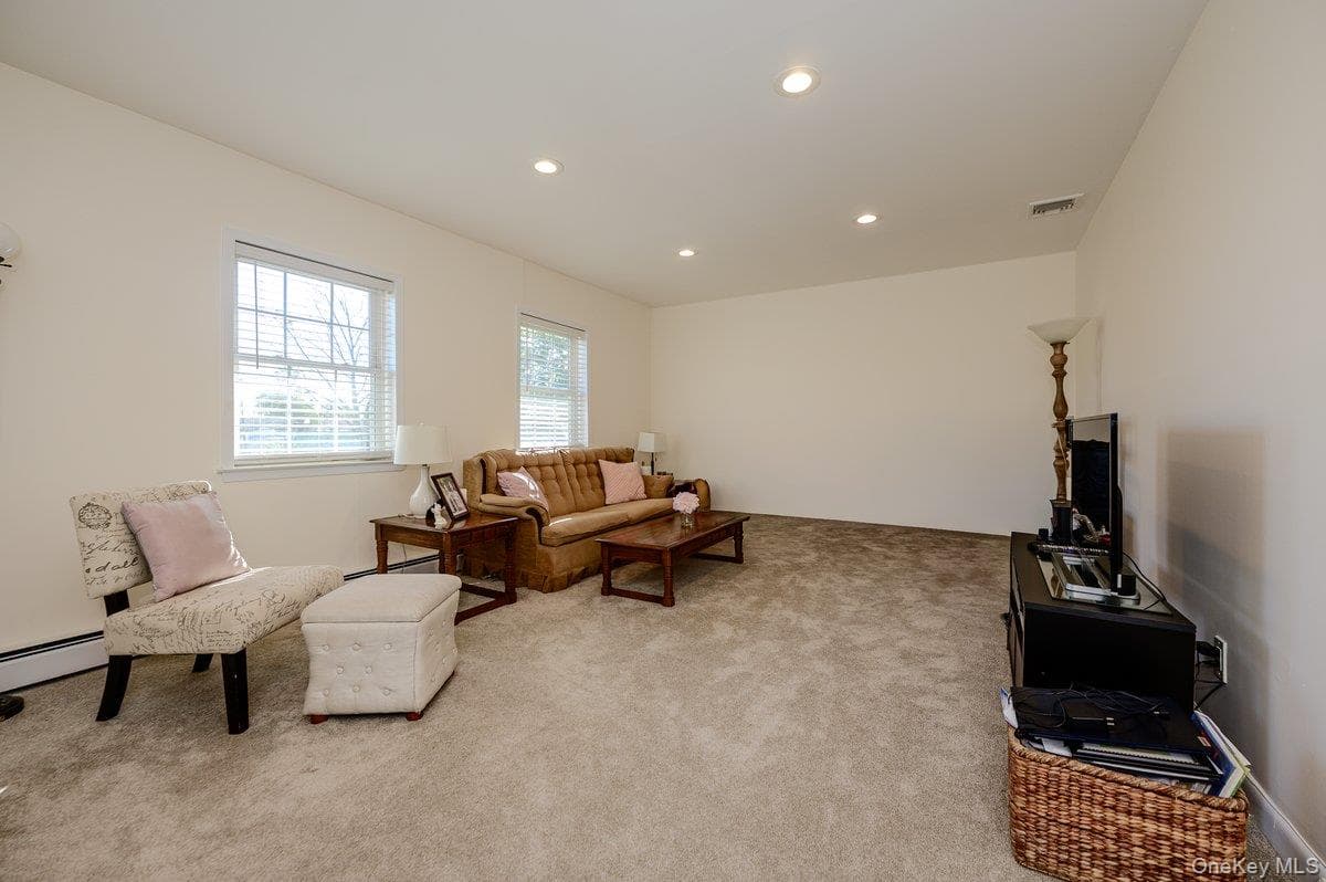 2549 Jerusalem Avenue Unit: 2R thumbnail 3