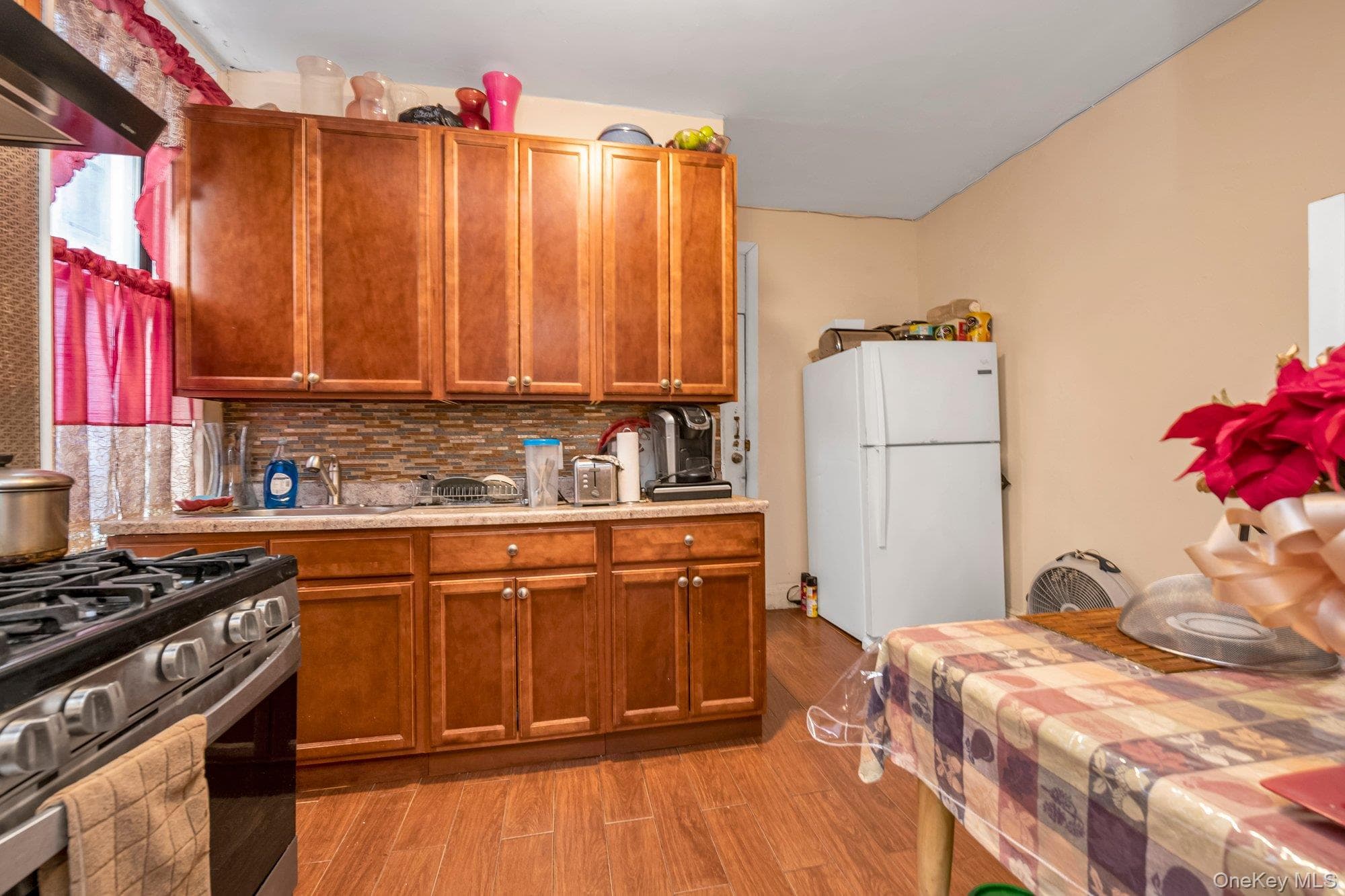 2539 Church Avenue thumbnail 6